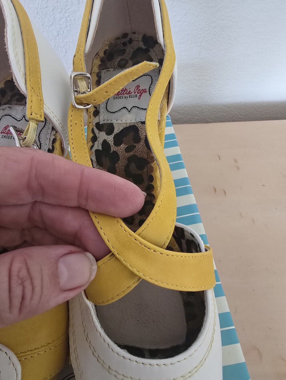 Bettie Page Yellow and White Retro Strappy Peep-Toe Heels - Picture 5 of 6